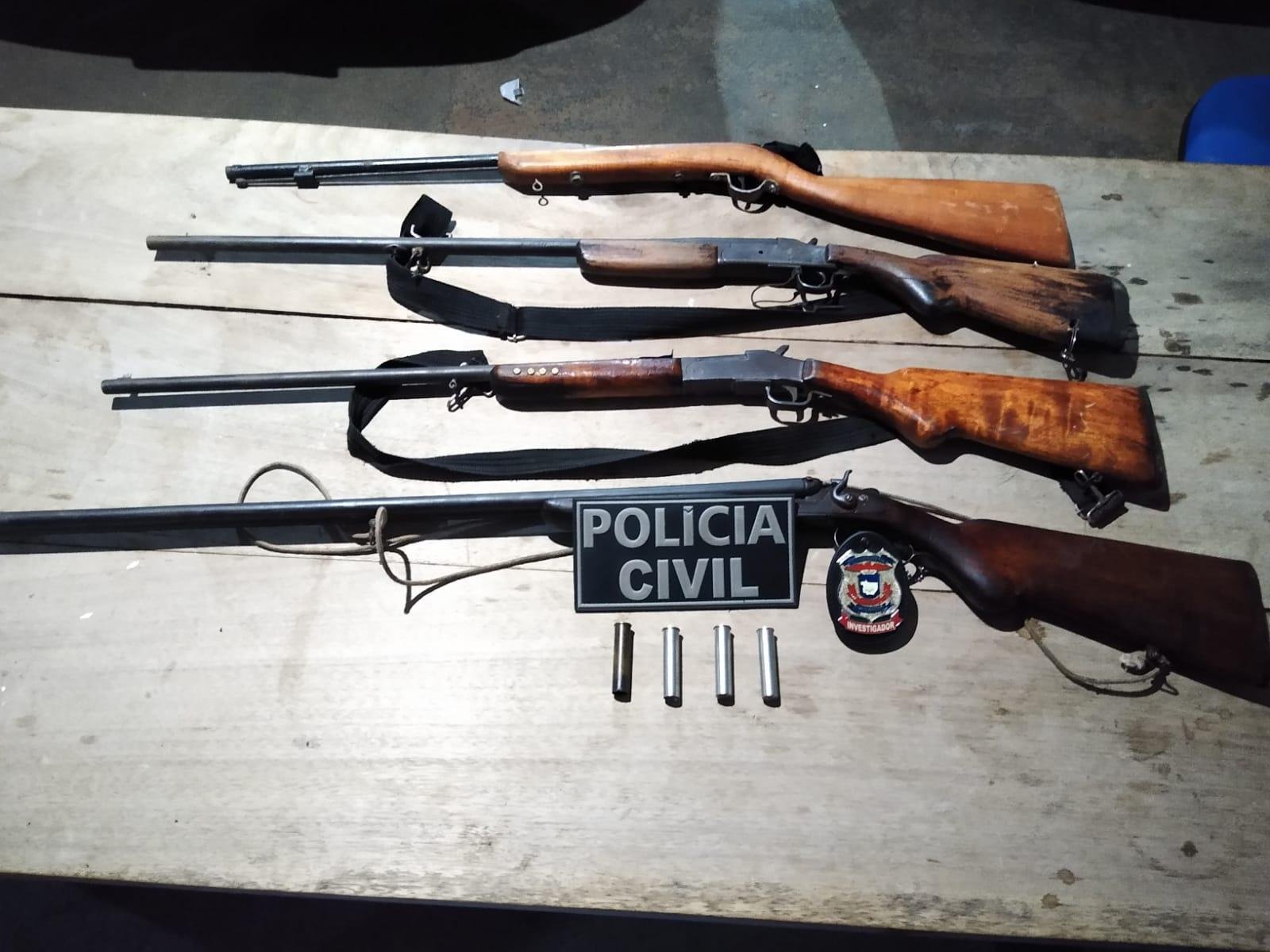 Pol Cia Civil Apreende Quatro Armas De Fogo Ap S Atendimento De