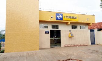 Ladrões armados assaltam agência dos Correios em Quatro Marcos e levam dinheiro do cofre