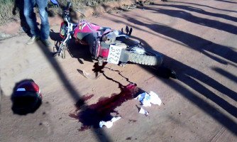 Dois acidentes de motos resultaram na morte de um motociclista em Quatro Marcos