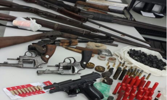 Polícia Civil prende seis com arsenal de armas em Comodoro