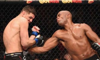 Anderson Silva vence Nick Diaz sob provocações