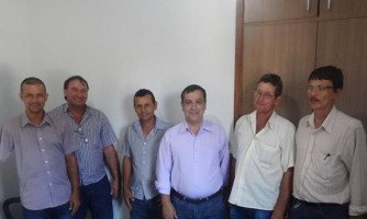 Vereadores  e secretário de Quatro Marcos buscam apoio da Empaer para associação de pequenos produtores