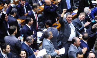 Aprovada em 1º turno 