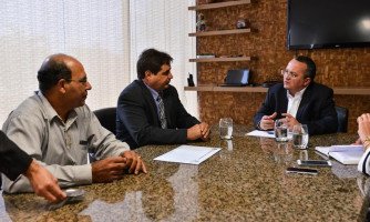 Carlos Bianchi reúne com governador, pede  apoio no caso Friboi e solicita investimentos para Quatro Marcos