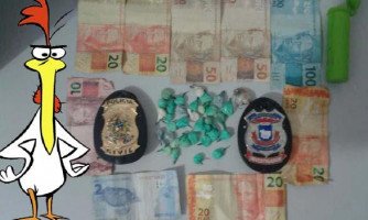 Frango é preso pela polícia vendendo droga em Curvelândia