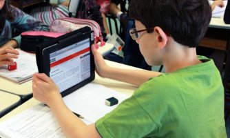 PROGRAMA DE TECNOLOGIA: Escolas recebem mais de 3 mil tablets e projetores do Estado