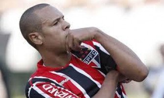 Luis Fabiano confirma despedida do São Paulo