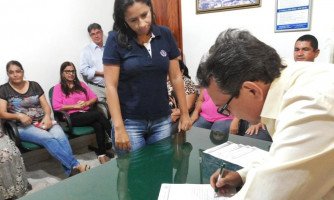 Elias Leal dá posse a novos diretores de escolas de Mirassol