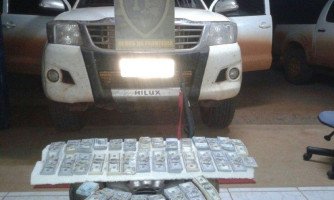 Gefron prende na fronteira casal com U$ 339 mil dólares escondido em pneu de estepe de caminhonete Hilux