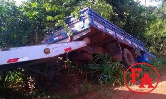 PM recupera caminhão roubado em sequestro-relâmpago em Mirassol
