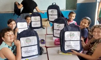 RECURSOS PRÓPRIOS: Cerca de 2200 alunos de Mirassol recebem kits escolares na volta as aulas