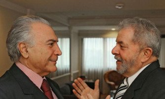 Temer diz a Lula que PMDB vai sair do governo nesta terça