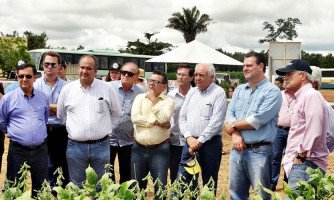 Vice  Governador acompanhado de grandes empresários do agronegócio contemplam Fazenda Urutau