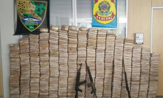 PF e GEFRON fazem apreensão de 600 quilos de droga, armas de calibre restrito e dinheiro na fronteira