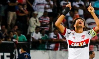 Flamengo vence Santa Cruz com golaço de Willian Arão e cola no G-4