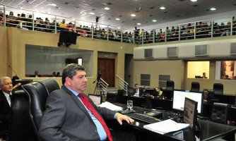 RGA: Sessão na AL é encerrada sob manifestação de servidores públicos