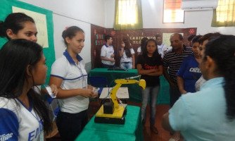 Escola de Quatro Marcos promove 2ª Feira Tecnológica