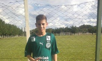 KERISON: Garoto de Quatro Marcos que treina no Goias em busca de um sonho: ser jogador de futebol