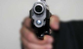 Homem  tem veiculo roubado e leva tiro na nuca em Araputanga