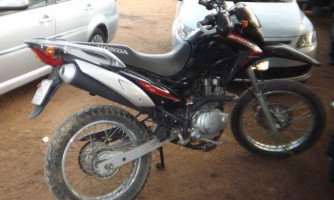 Moto furtada em Tangará é encontrada no meio do mato as margens de rodovia que liga Mirassol à Curvelândia