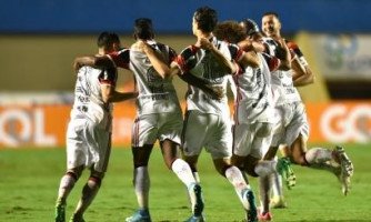 Flamengo vence Atlético-GO com gols de Éverton, Damião e Rodinei