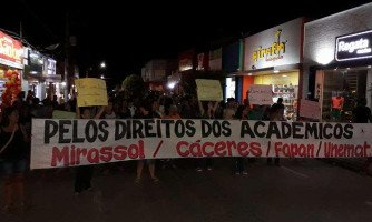 Mirassol D'Oeste: Universitários ocupam Câmara de Vereadores para protestar contra falta de ônibus