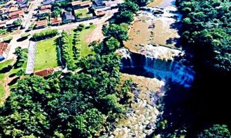 Bombeiros procuram por homem que caiu na cachoeira de Salto do Céu