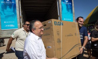 Taques vai zerar demanda por aparelhos de ar-condicionado nas escolas de MT
