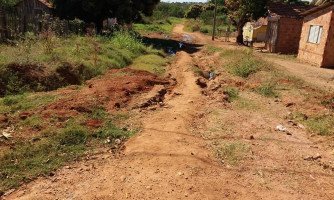 QUATRO MARCOS: Vereadores ‘levam’ novo chefe de obras a ver situação crítica do bairro Jardim Popular