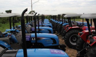 Quatro Marcos e mais 2 municípios da região oeste recebem equipamentos agrícolas do governo de MT