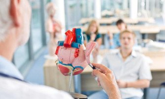 Unemat lança edital para contratação de professor temporário de Medicina com salário de até R$ 5.827