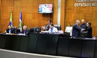 Parlamentares têm 30 dias para trocar de partido sem risco de perder o mandato