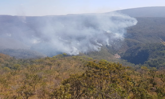 PORTO ESPERIDIÃO E PONTES E LACERDA: Operação integrada combate fogo em Parque Estadual em Mato Grosso