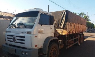 QUATRO MARCOS: caminhoneiro bêbado com cachaça ‘Velho Barreiro’ é preso pela polícia