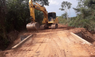 PORTO ESPERIDIÃO: Martins entrega mais uma  de ponte de concreto em estrada de Vila Cardoso