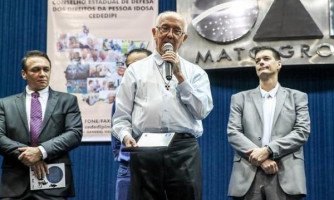 Padre de Mirassol  que construiu casas para idosos sem famílias recebe prêmio