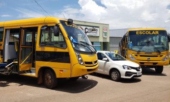 Quatro Marcos adquire dois ônibus para transporte escolar e um veículo para o transporte de usuários do CAPS