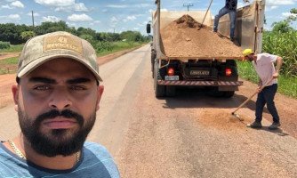 Quatro Marcos  realiza  tapa buraco paliativo na MT 175 sentido Araputanga