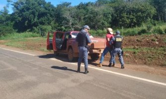 Policial à paisana suspeita de veículo e prende homem que levava Hilux roubada para fronteira