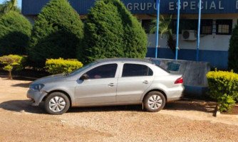 QUATRO MARCOS: Assaltantes trocam tiros com policiais após roubarem veículo