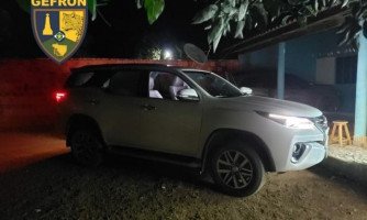 Gefron recupera dois veículos roubados e prende dois suspeitos