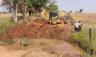 Prefeitura de Quatro Marcos  inicia construção de galeria em estrada da zona rural