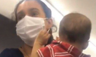 ARAPUTANGA: Passageiros se mobilizam em voo e arrecadam dinheiro para ajudar mãe e filho