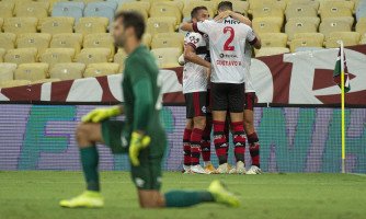 Flamengo vence e entra de vez na briga pela liderança