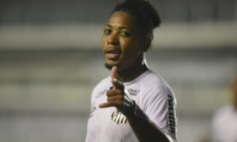 Santos vence Atletico Mineiro na Vila