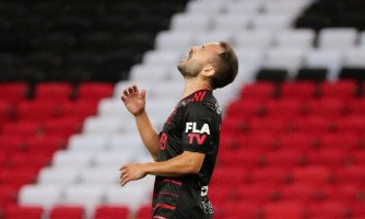 Esportes Flamengo empata com Bragantino e perde chance de virar líder