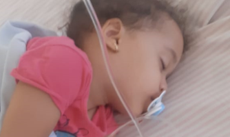 Mãe desesperada pede transferencia urgente da filha para o Hospital Julio Muller