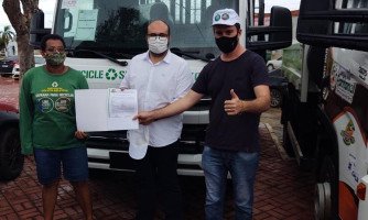Consórcio entrega maquinários para atender coleta seletiva do município e de associação em Quatro Marcos