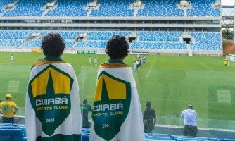Governador sanciona lei que permite público testado ou vacinado nos estádios de MT