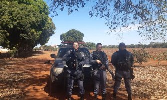 Policia Militar cumpre reintegração de posse em fazenda em Glória D'Oeste